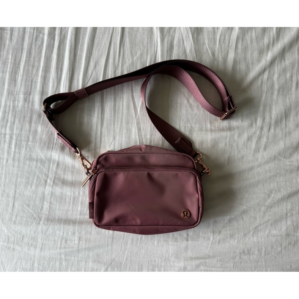 Lululemon Everywhere Crossbody Bag 2L Rose Gold Hardware Adjustable NWOT